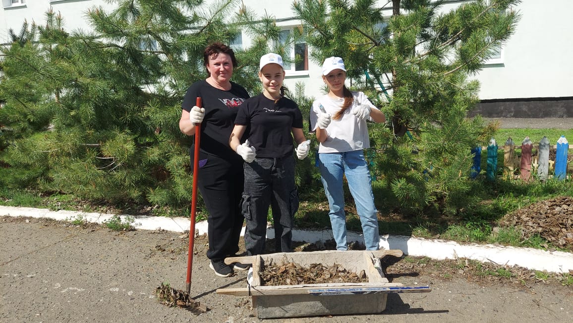 Субботник в детском доме.