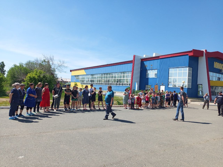 Практические учения по безопасности в детском доме.